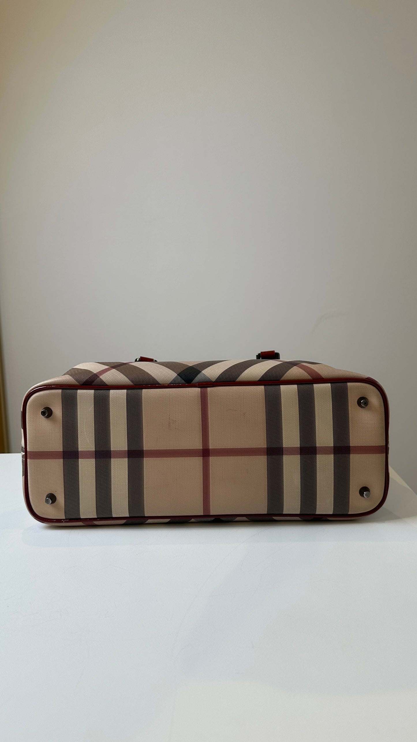 Burberry Classic Tote Bag M Size