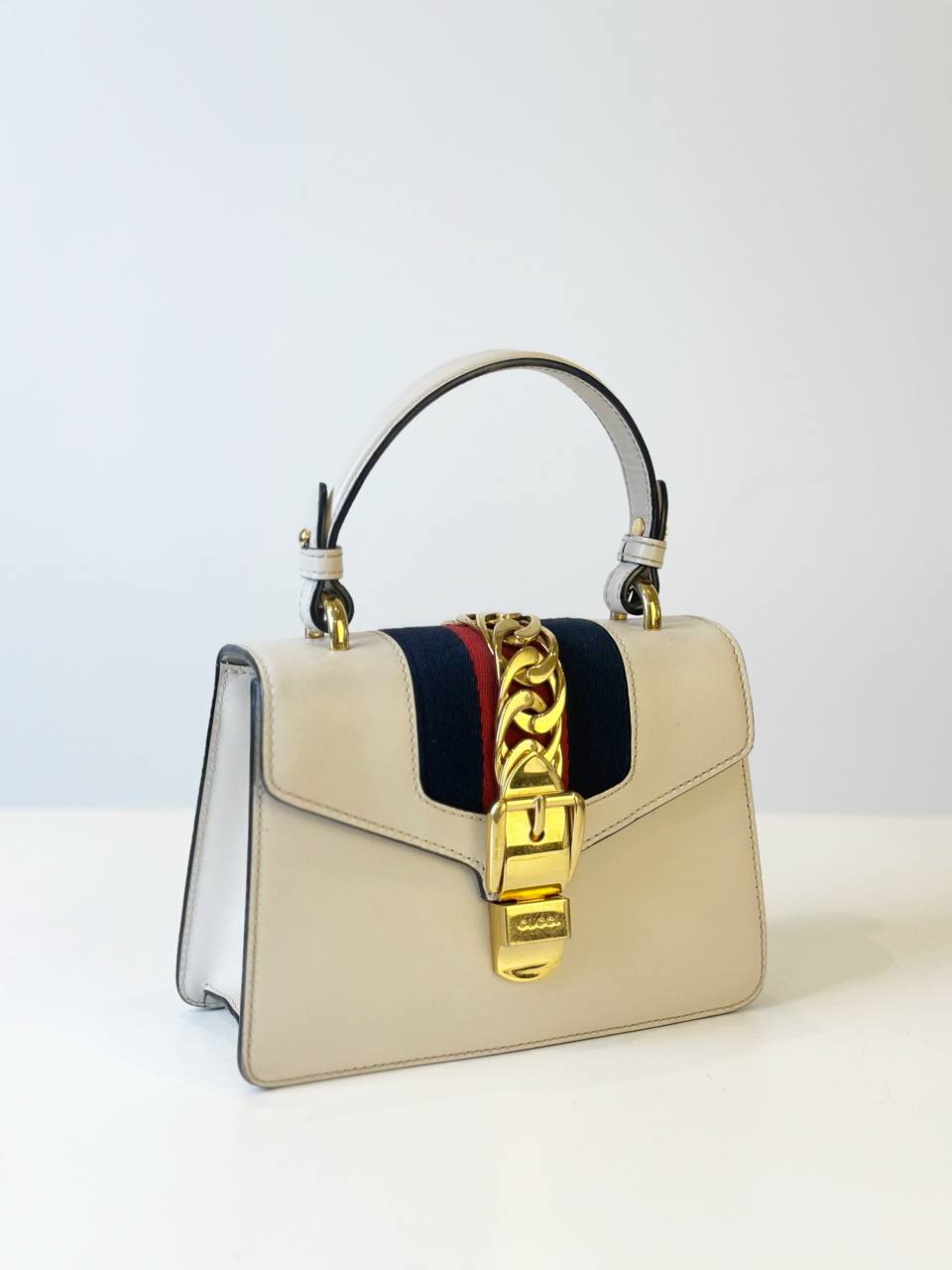 GUCCI OFF WHITE LEATHER MINI WEB CHAIN SYLVIE TOP HANDLE BAG