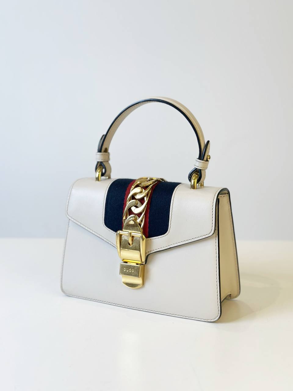 GUCCI OFF WHITE LEATHER MINI WEB CHAIN SYLVIE TOP HANDLE BAG