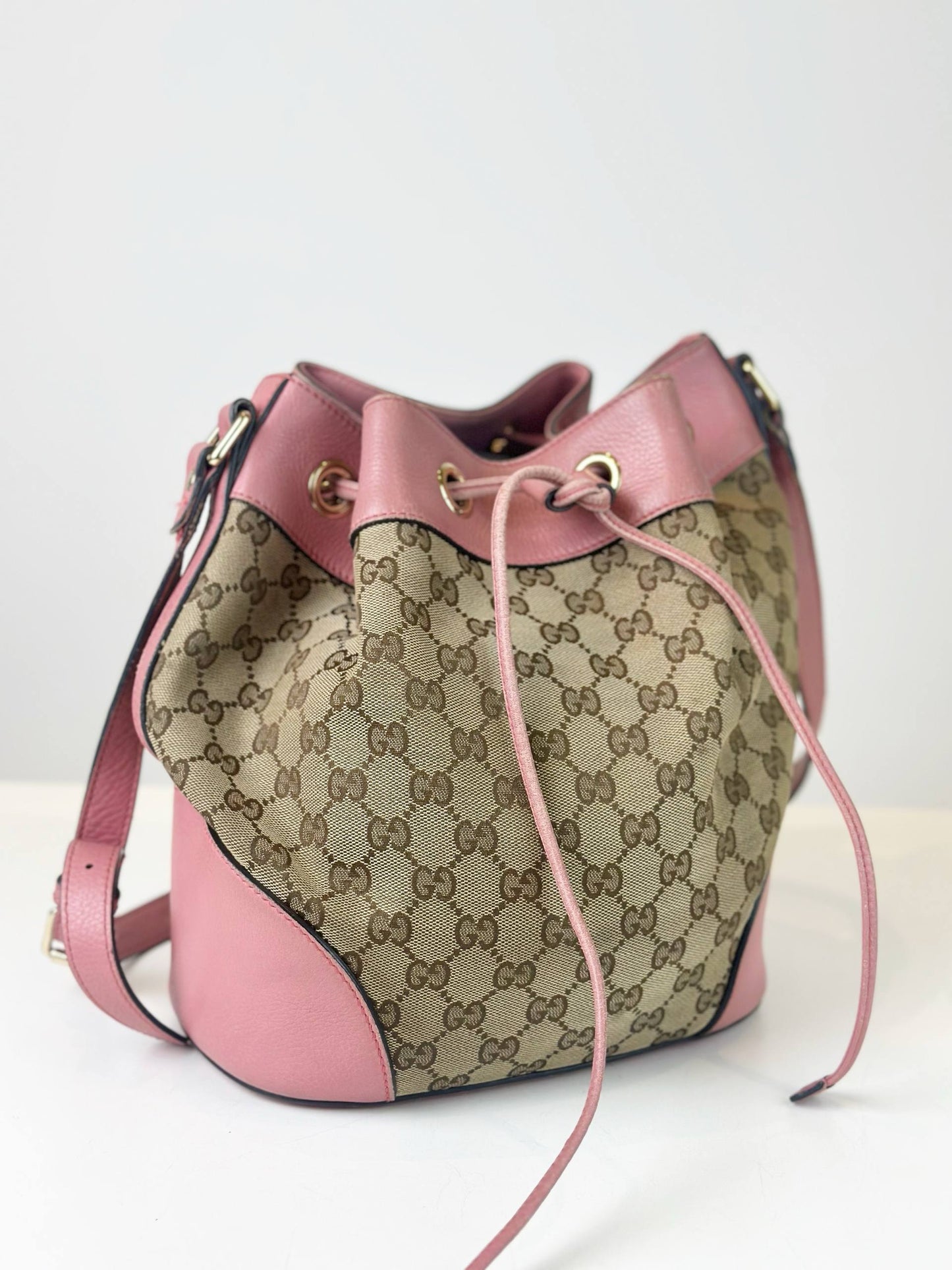 GUCCI BROWN GG CANVAS PINK DRAWSTRING BUCKET BAG