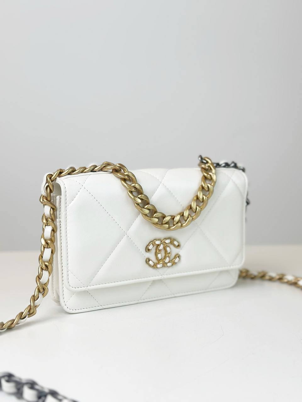 CHANEL QUILTED 19 WHITE WALLET ON CHAIN