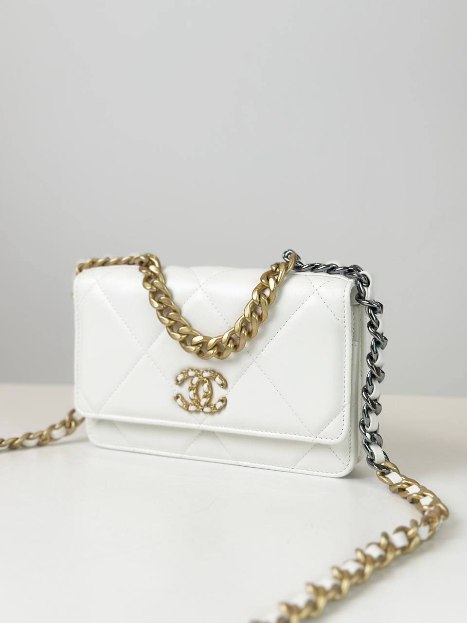 CHANEL QUILTED 19 WHITE WALLET ON CHAIN