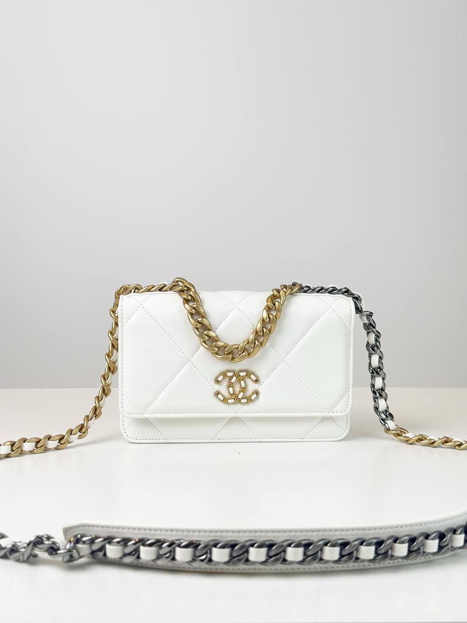 CHANEL QUILTED 19 WHITE WALLET ON CHAIN