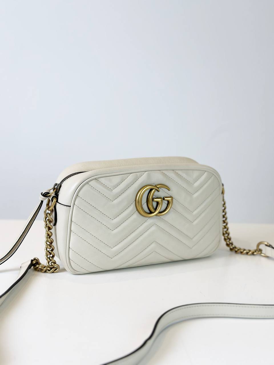 GUCCI GG MARMONT QUILTED SMALL WHITE SHOULDER BAG