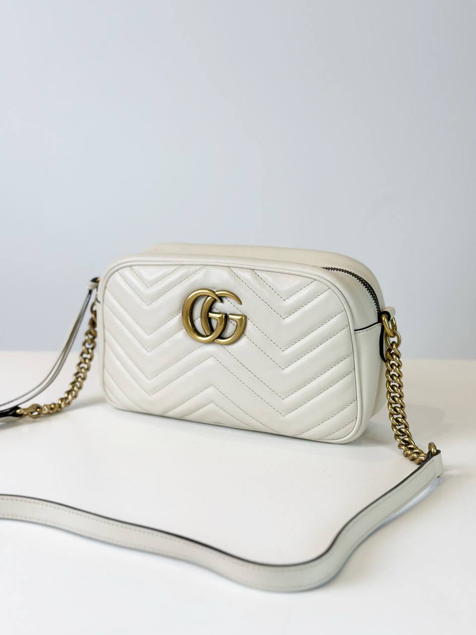 GUCCI GG MARMONT QUILTED SMALL WHITE SHOULDER BAG