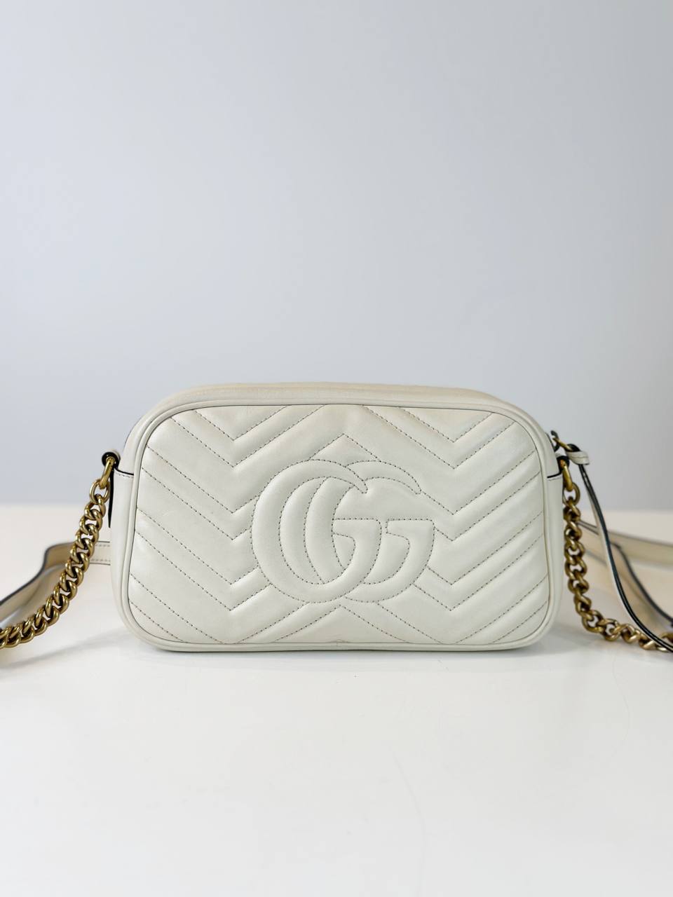 GUCCI GG MARMONT QUILTED SMALL WHITE SHOULDER BAG