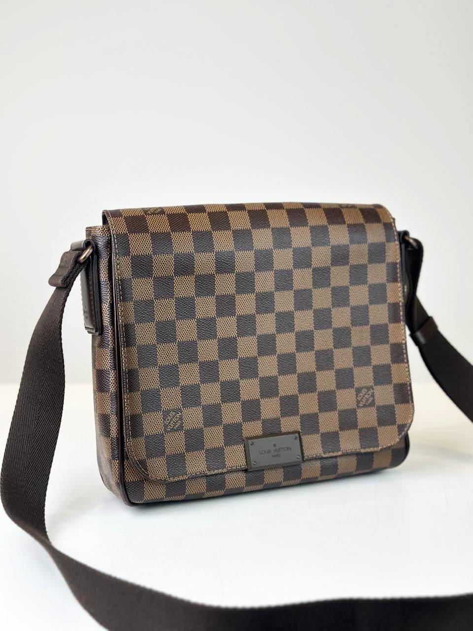 LOUIS VUITTON DAMIER EBENE DISTRICT PM MESSENGER BAG