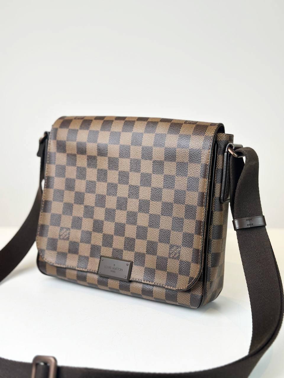 LOUIS VUITTON DAMIER EBENE DISTRICT PM MESSENGER BAG