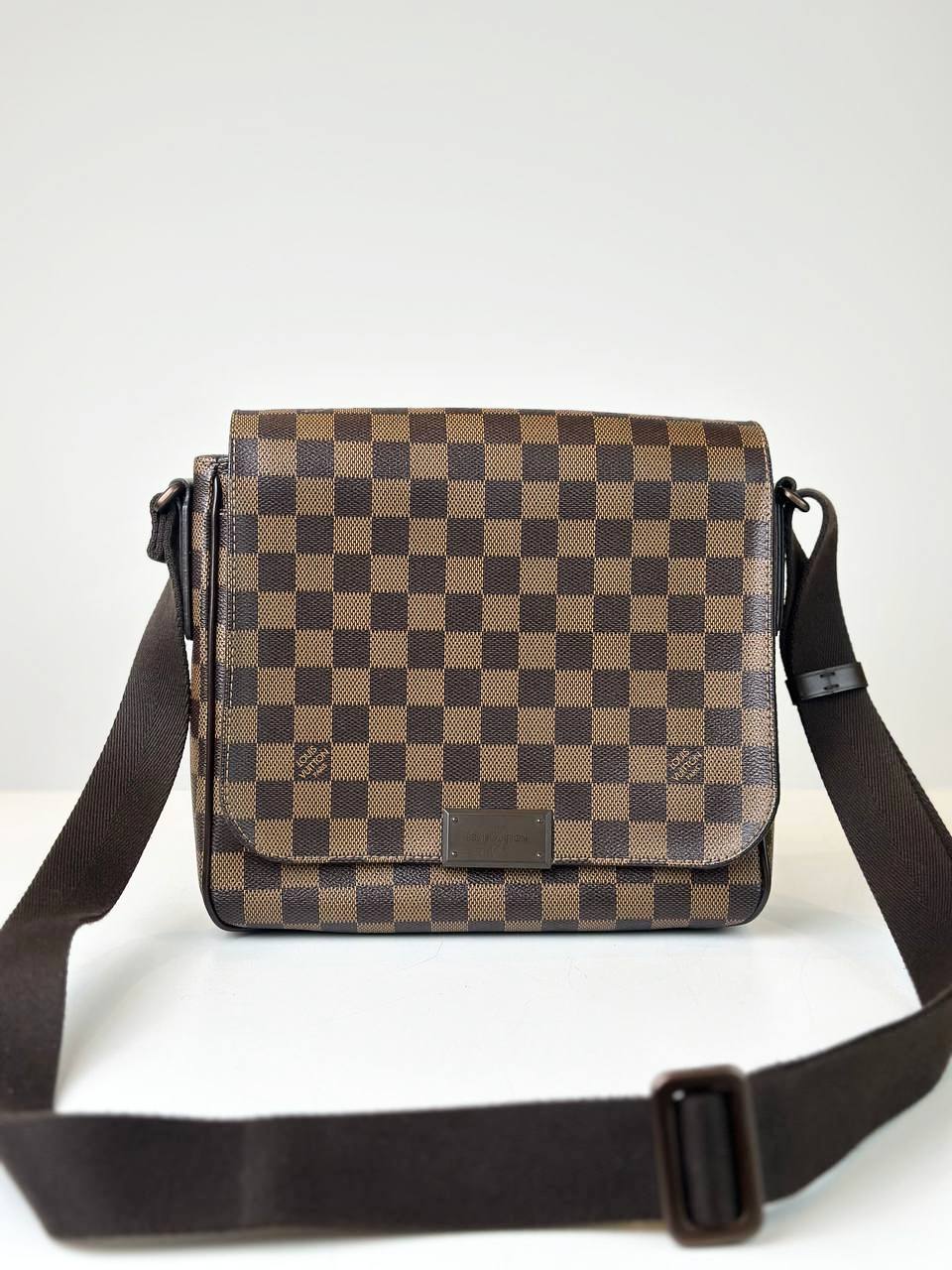 LOUIS VUITTON DAMIER EBENE DISTRICT PM MESSENGER BAG