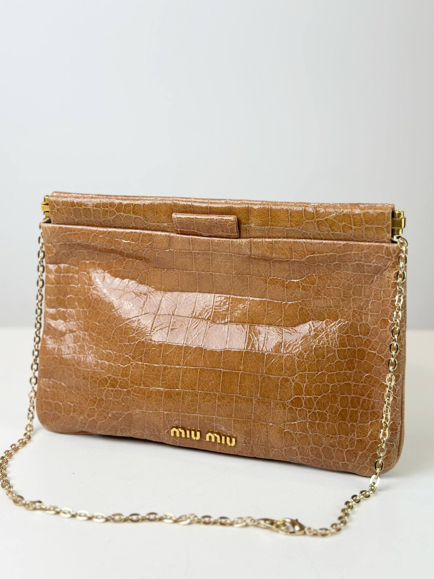 MIUMIU CROC EMBOSSED PATENT LEATHER BROWN CLUTCH