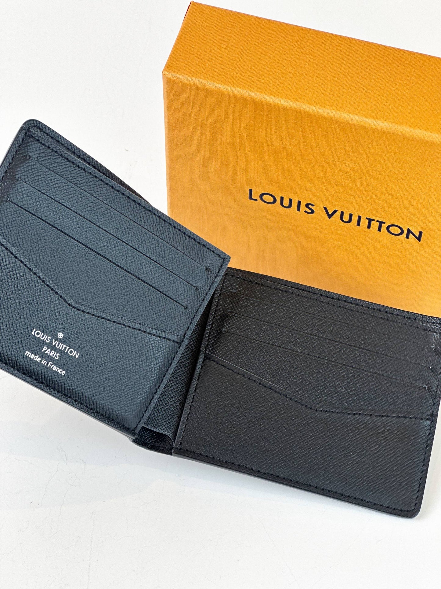 LOUIS VUITTON TAIGE LEATHER GREY BI-FOLD WALLET FULL SET