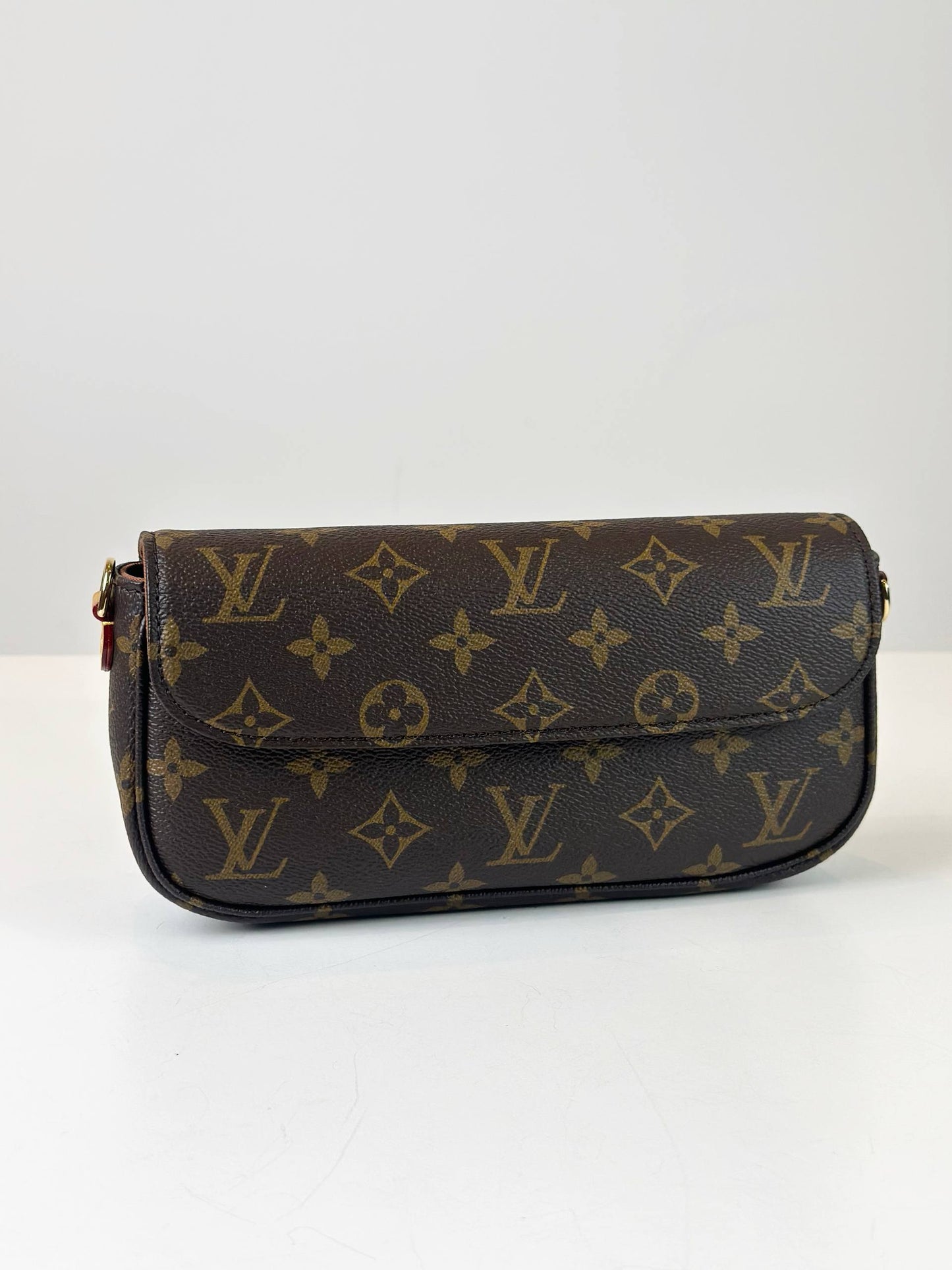 LOUIS VUITTON IVY MONOGRAM WALLET ON CHAIN