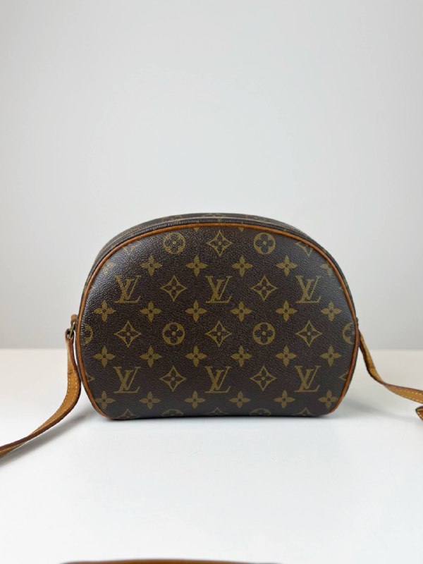 LOUIS VUITTON BLOIS MONOGRAM CROSSBODY BAG