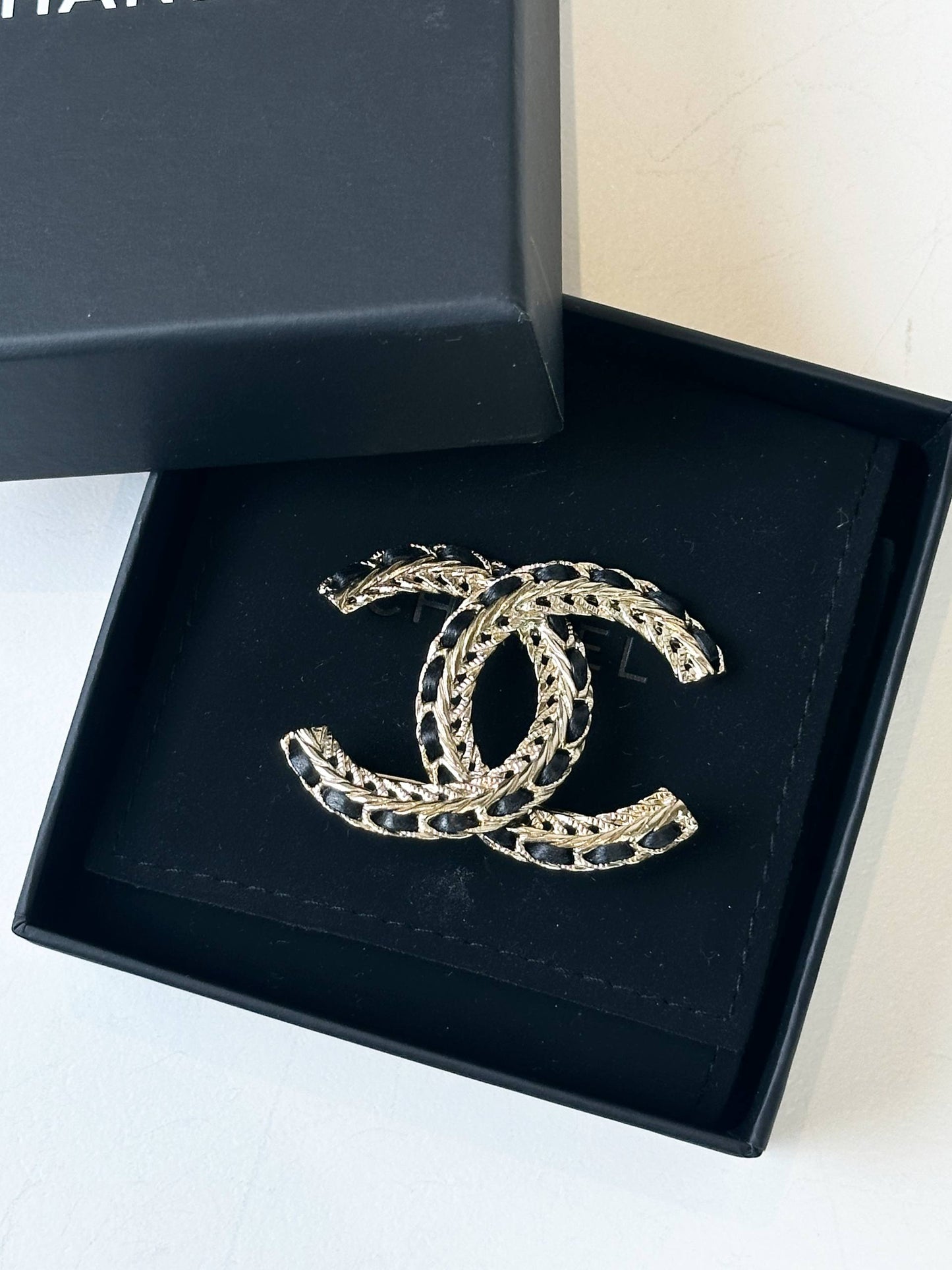 CHANEL CC CRYSTAL BROOCH GHW