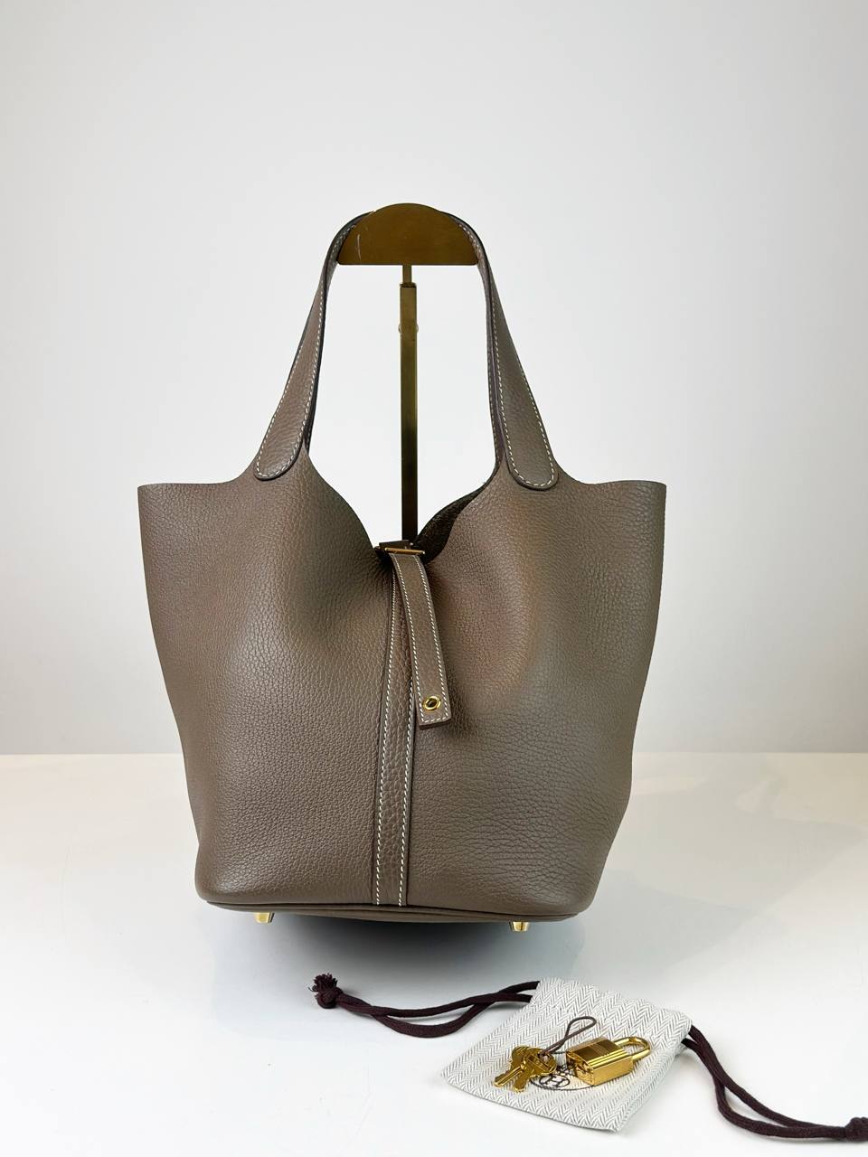 HERMES PICOTIN LOCK 22 IN ETOUPE TAURILLION CLEMENCE LEATHER GHW
