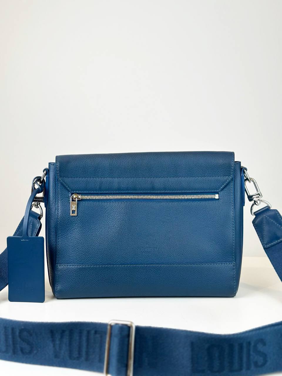 LOUIS VUITTON AEROGRAM TAKEOFF MESSENGER BAG