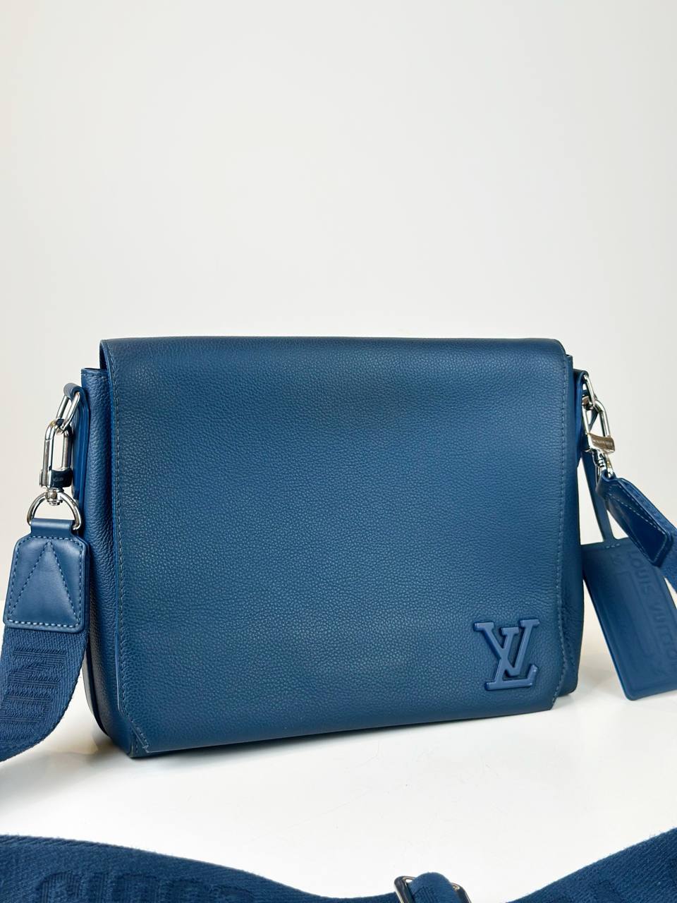 LOUIS VUITTON AEROGRAM TAKEOFF MESSENGER BAG