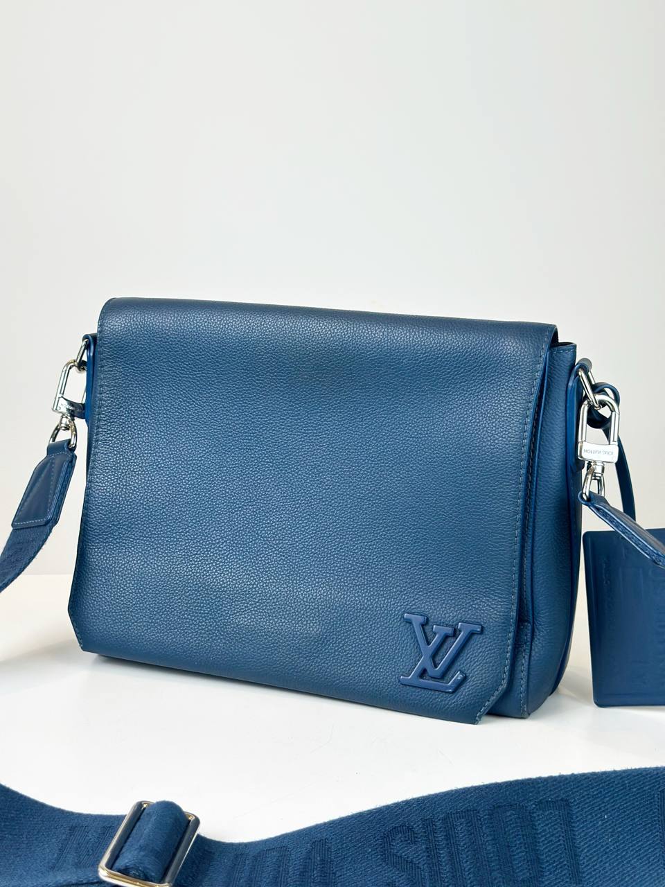 LOUIS VUITTON AEROGRAM TAKEOFF MESSENGER BAG
