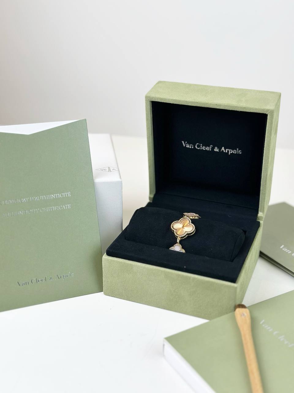 VCA VAN CLEEF & ARPELS SWEET ALHAMBRA ROSE UILLOCHE AND GOLD PINK MOTHER OF PEARL BRACELET QUARTZ WATCH