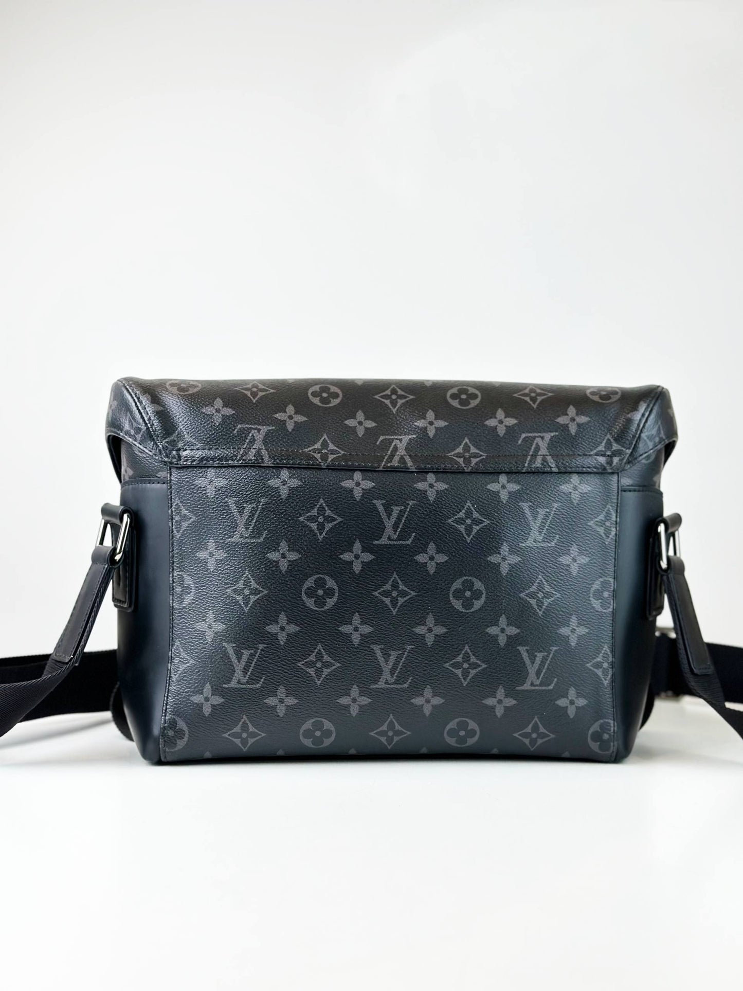 LOUIS VUITTON MESSENGER VOYAGE PM MONOGRAM ECLIPESE