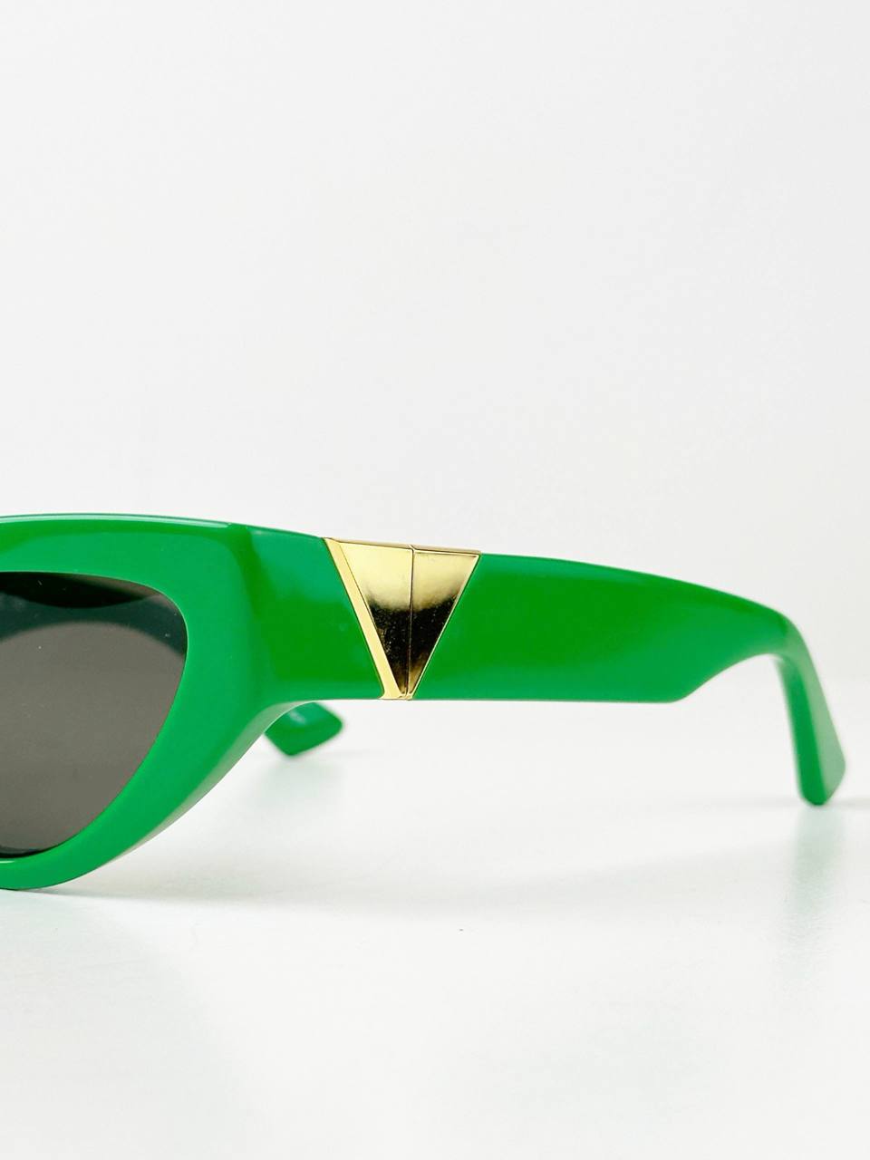 BOTTEGA VENETA CAT EYE GREEN SUNGLASSES