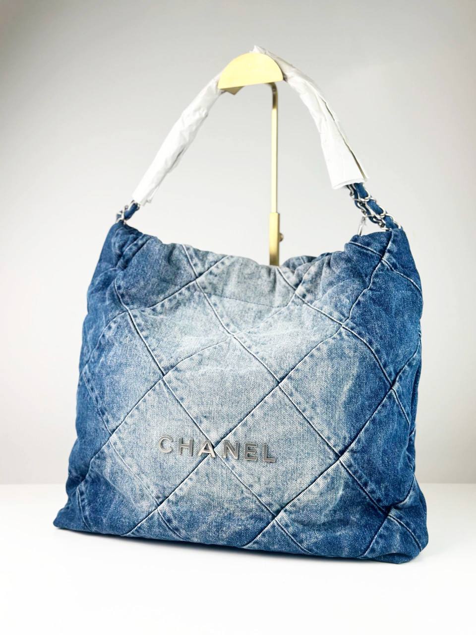 CHANEL 22 DENIM MEDIUM SHOULDER BAG WITH POUCH