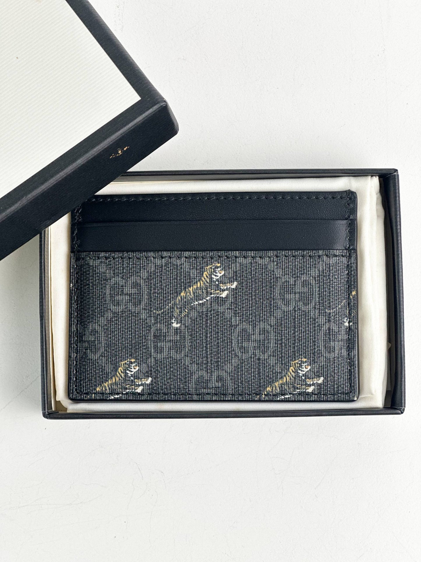 GUCCI GG SUPREME GG TIGER PRINT BLACK CARD HOLDER