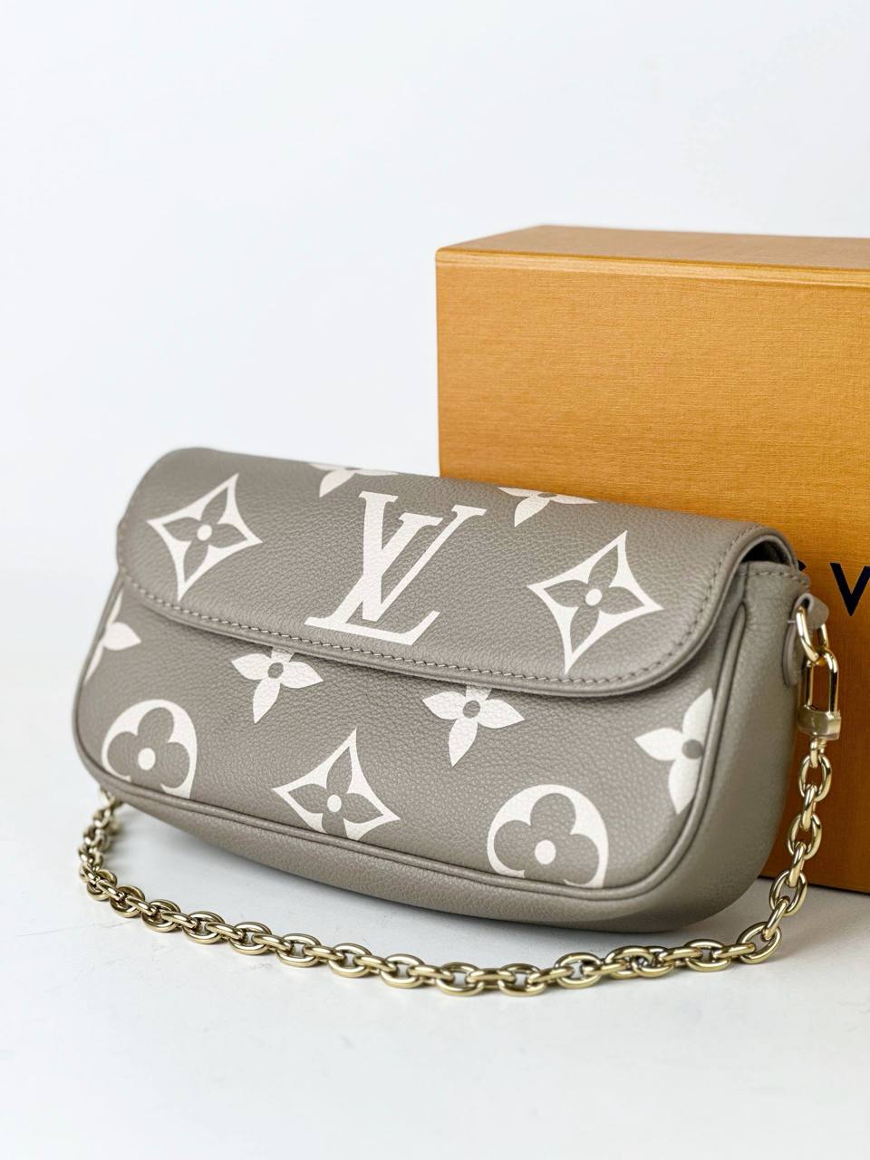 LOUIS VUITTON IVY BICOLOR MONOGRAM WALLET ON CHAIN