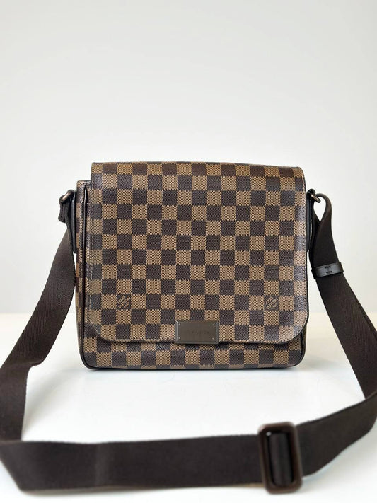 LOUIS VUITTON DAMIER EBENE DISTRICT PM MESSENGER BAG
