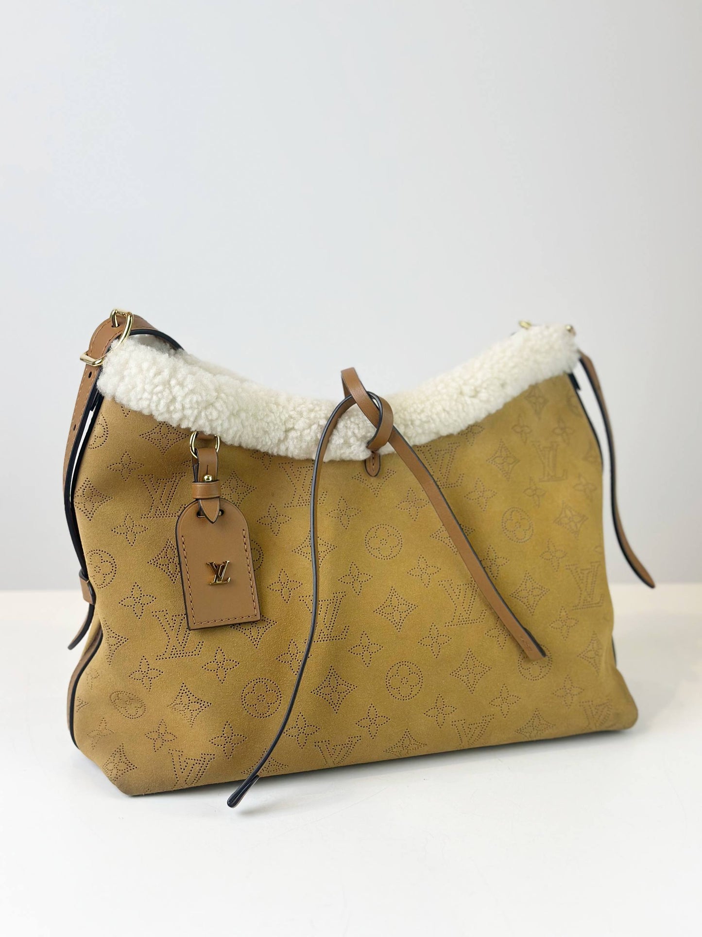 LOUIS VUITTON SUEDE MAHINA CARRYALL PM BEIGE SHOULDER BAG WITH POUCH