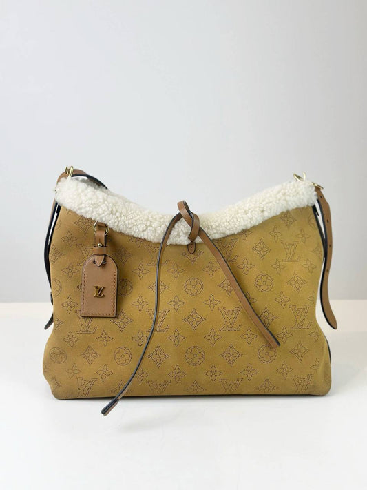 LOUIS VUITTON SUEDE MAHINA CARRYALL PM BEIGE SHOULDER BAG WITH POUCH
