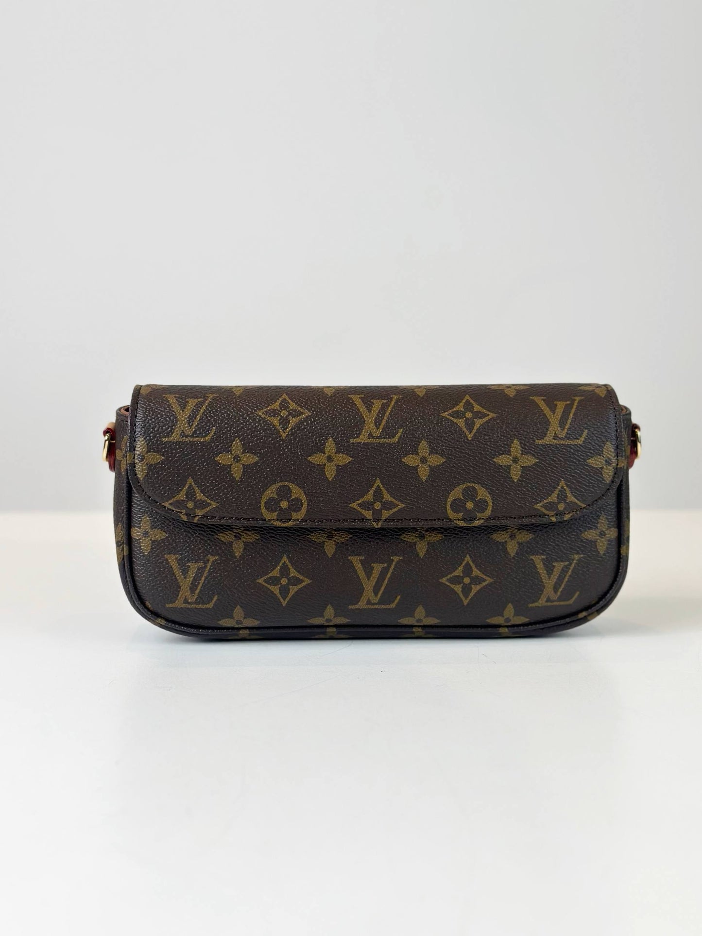 LOUIS VUITTON IVY MONOGRAM WALLET ON CHAIN