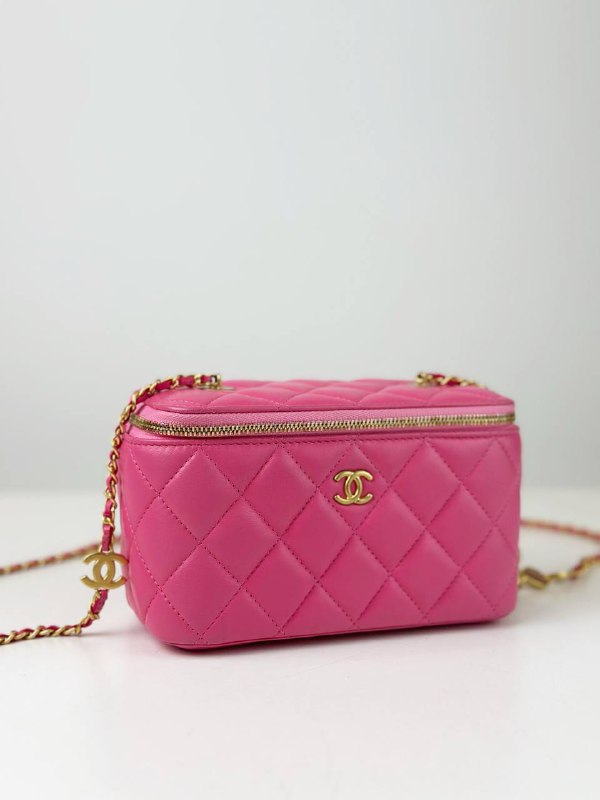 CHANEL SMALL COCO HEARTS PINK VANITY CASE