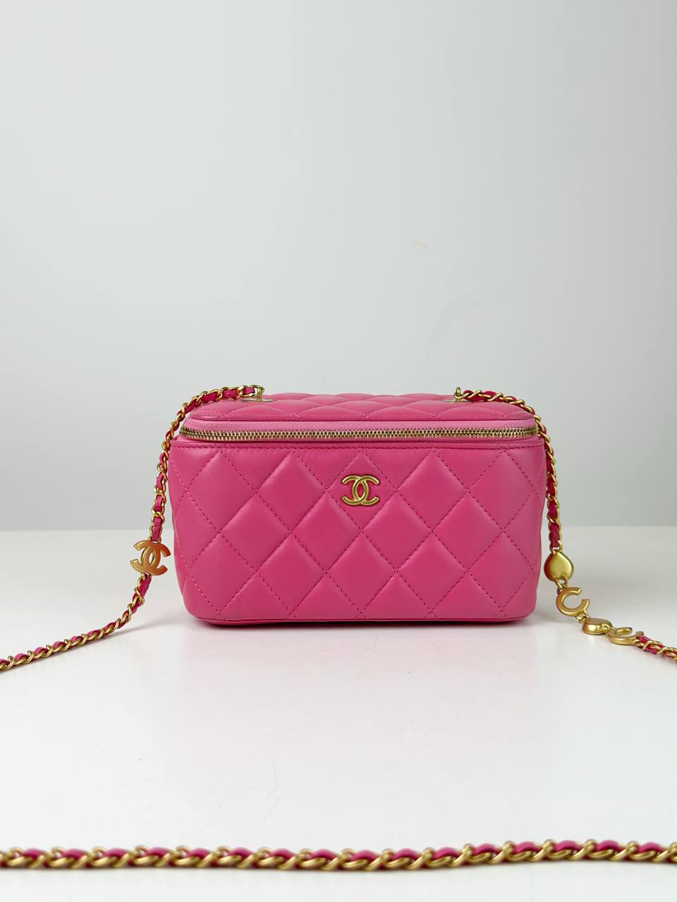 CHANEL SMALL COCO HEARTS PINK VANITY CASE