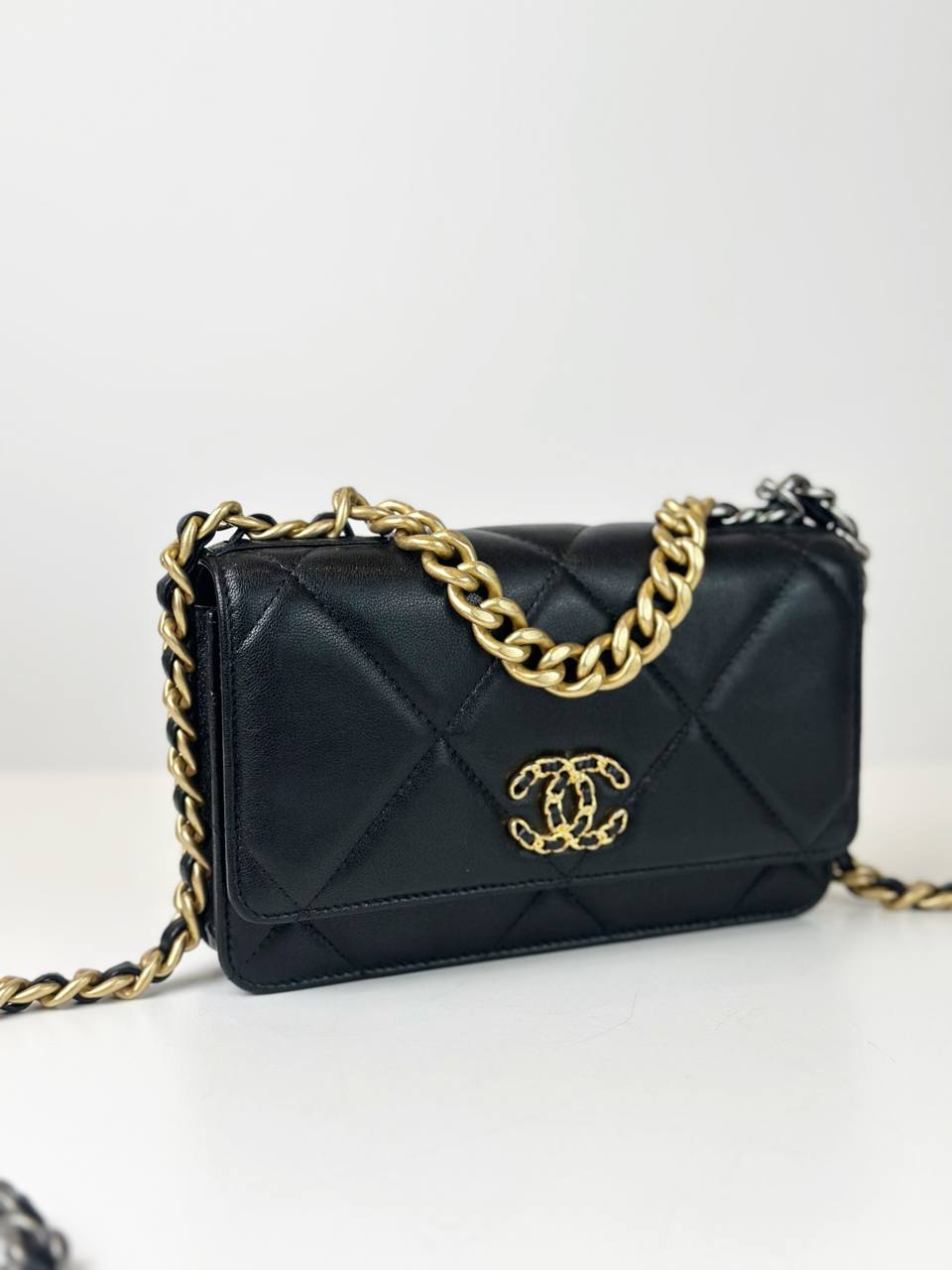 CHANEL QUILTED 19 BLACK WALLET ON CHAIN