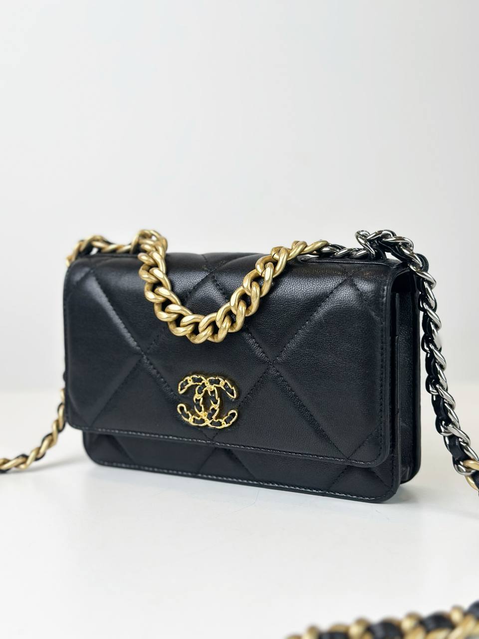 CHANEL QUILTED 19 BLACK WALLET ON CHAIN