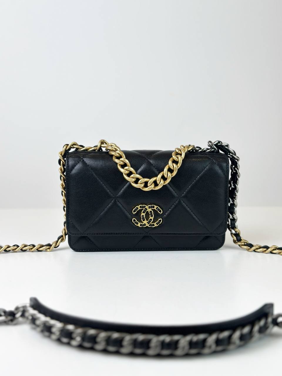 CHANEL QUILTED 19 BLACK WALLET ON CHAIN