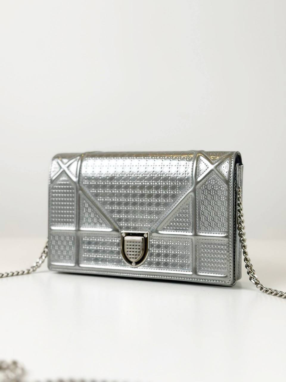 DIOR DIORAMA MICROCANNAGE METALLIC SILVER WALLET ON CHAIN