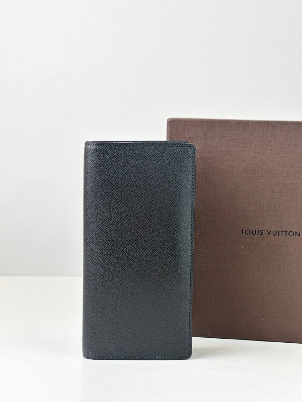LOUIS VUITTON GREY TAIGA BRAZZA LONG WALLET
