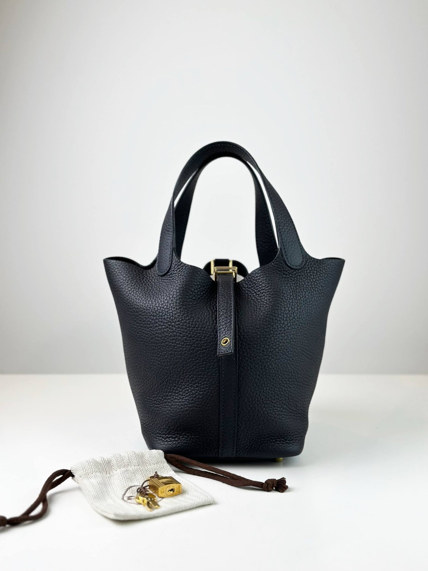 HERMES PICOTIN LOCK 18 IN NOIR TAURILLION CLEMENCE LEATHER GHW
