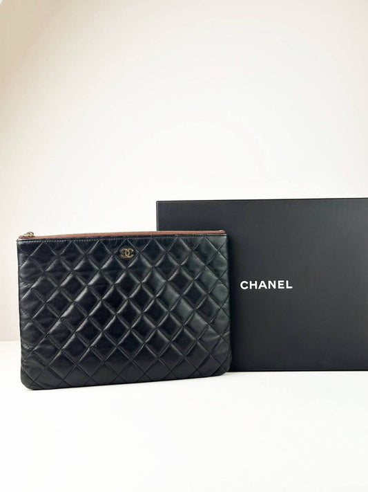 CHANEL BLACK QUILTED O CASE CLUTCH GHW