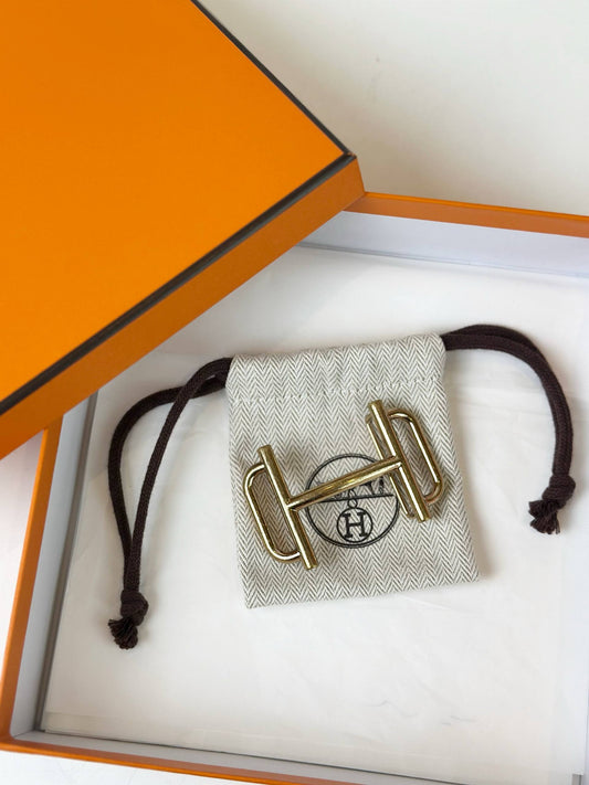 HERMES ROYAL BELT BUCKLE  PRICE: RM  BRAND: HERMES CONDITION: 80%  COMES WITH: BOX