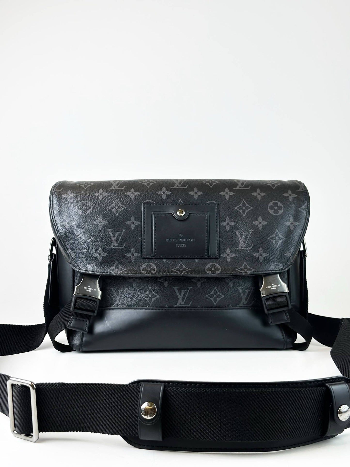 LOUIS VUITTON MESSENGER VOYAGE PM MONOGRAM ECLIPESE