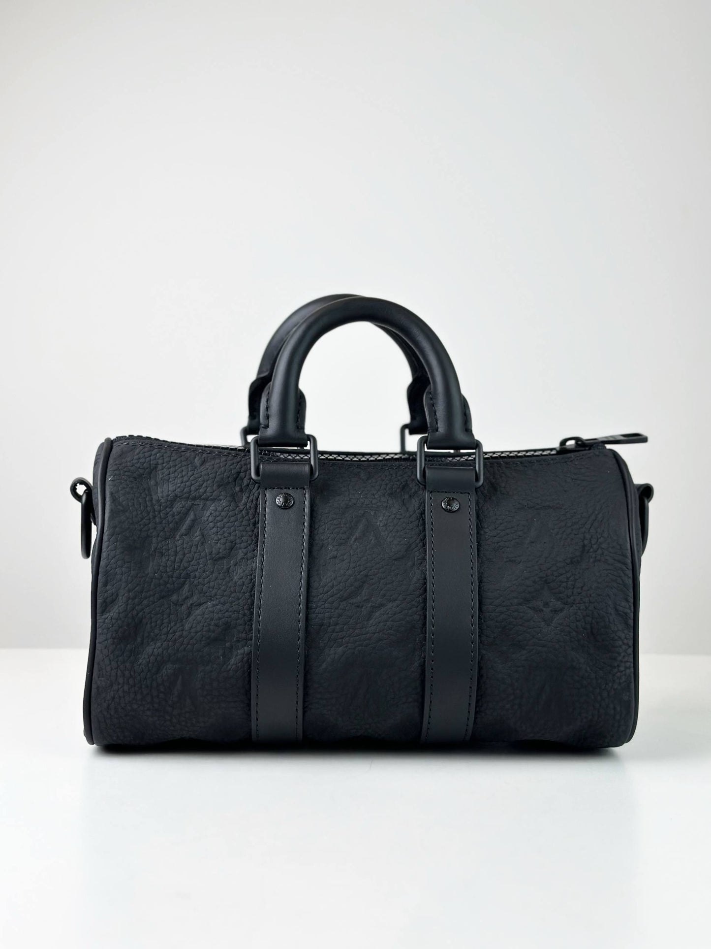 LOUIS VUITTON KEEPALL 25 BANDOULIERE BLACK TAURILLON LEATHER CROSSBODY BAG