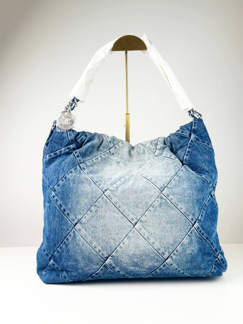 CHANEL 22 DENIM MEDIUM SHOULDER BAG WITH POUCH