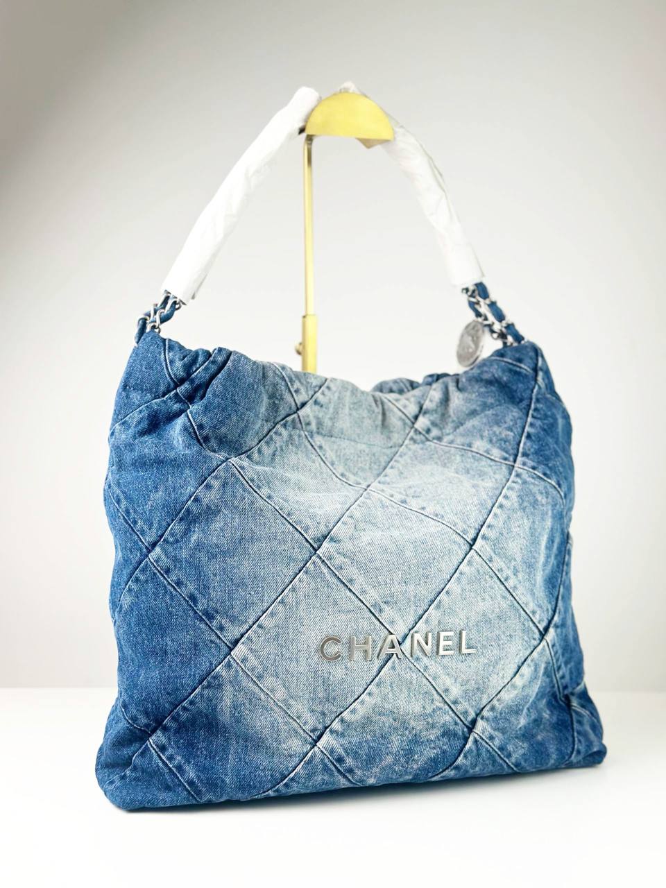 CHANEL 22 DENIM MEDIUM SHOULDER BAG WITH POUCH