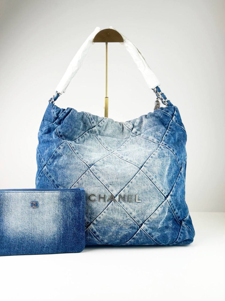 CHANEL 22 DENIM MEDIUM SHOULDER BAG WITH POUCH