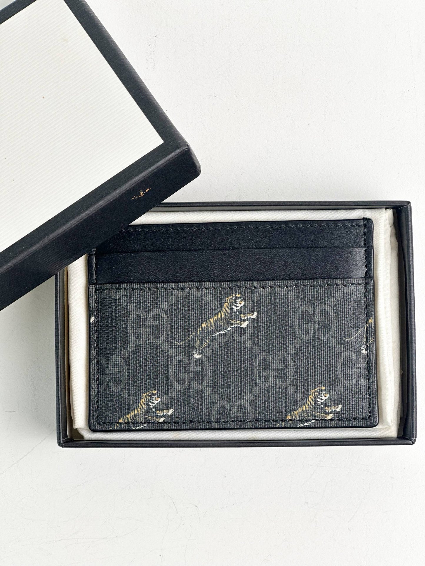 GUCCI GG SUPREME GG TIGER PRINT BLACK CARD HOLDER