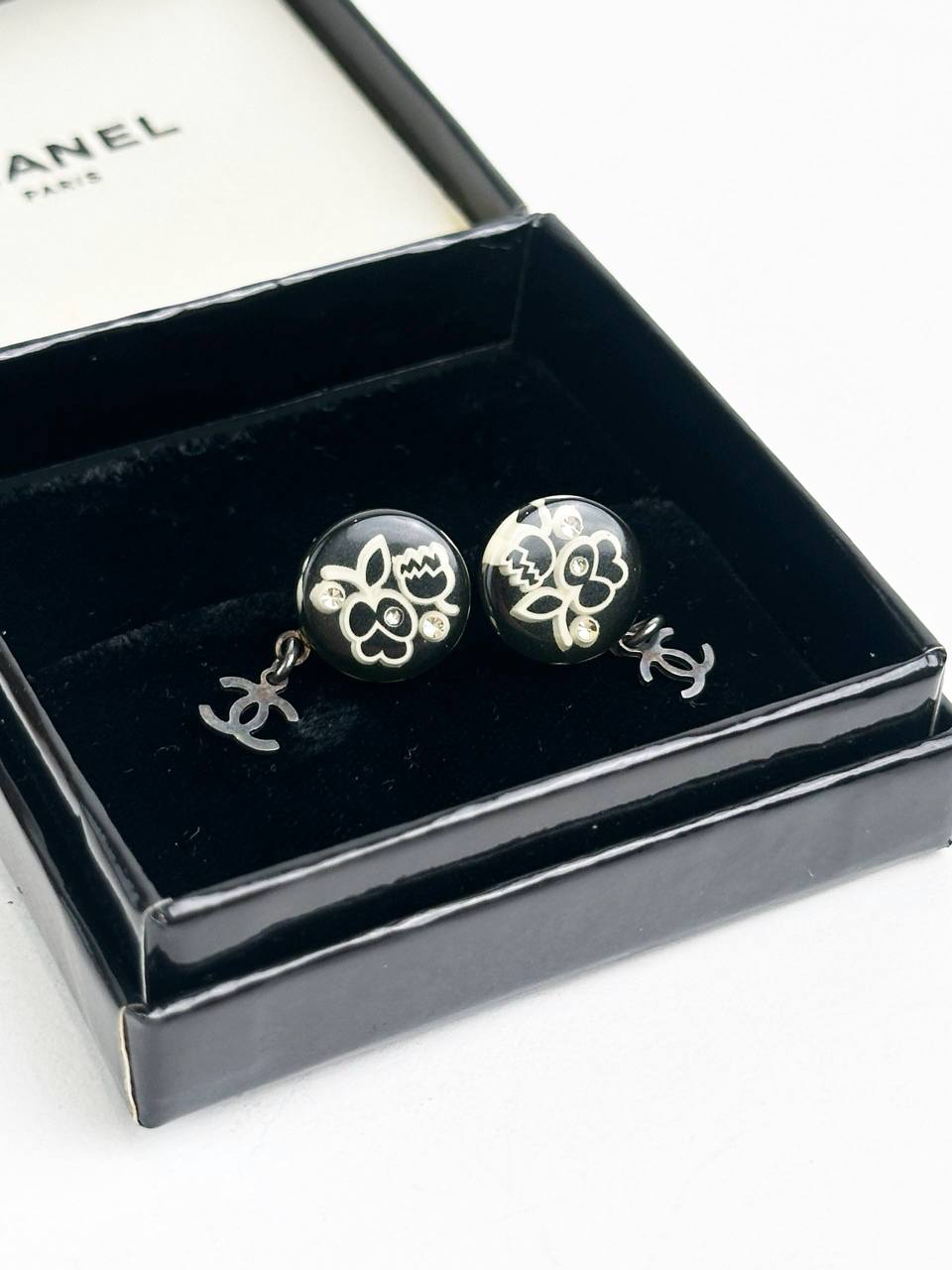 CHANEL VINTAGE BLACK EARRINGS