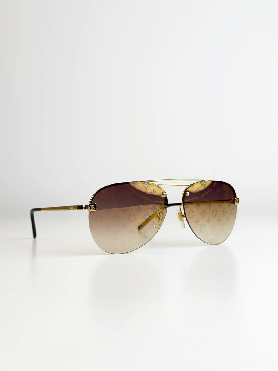 LOUIS VUITTON PILOT LIGHT SUNGLASSES